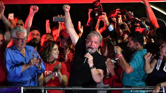 Lula segue como candidato favorito