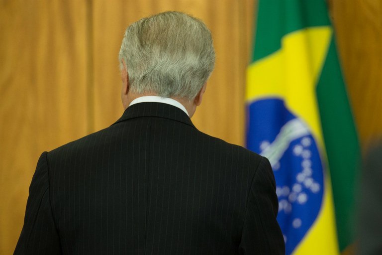 Fica ou não fica?