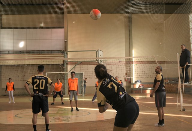 Ocorreu no último domingo pelos Jogos Sintriasa a disputa do Voleibol Misto