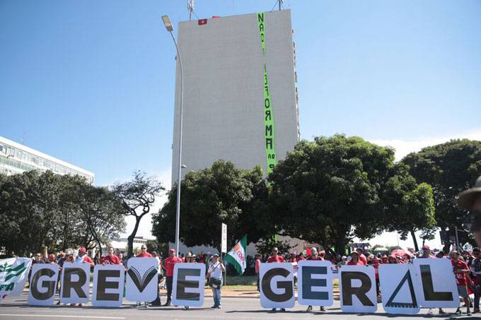 OCUPAÇÃO DE BRASÍLIA CONTRA AS REFORMAS DA PREVIDÊNCIA E TRABALHISTA 
