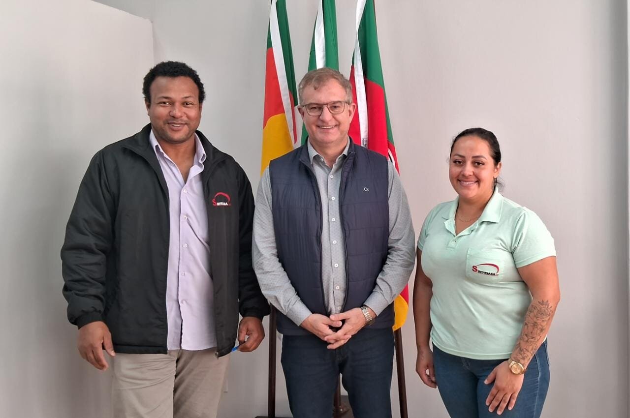 Sintriasa reúne com o prefeito de Santo Ângelo para tratar de creches/berçários e estacionamento.