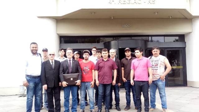 SINTRIASA e trabalhadores da Cotrijui reunem-se no TRF4 